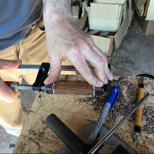 Assemblage de blocs de bois pour fabriquer un stylo